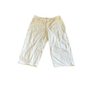 Gloria Vanderbilt Off-White Capri size 14?